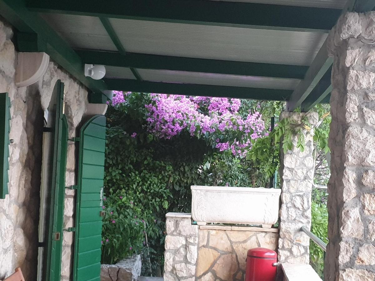Cottage Holiday Home Omiš Exteriör bild